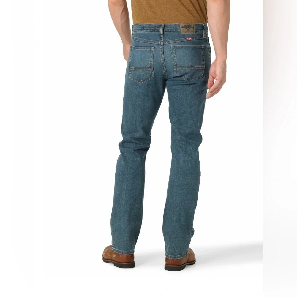 Wrangler Men's Straight  Fit Light Blue Jeans